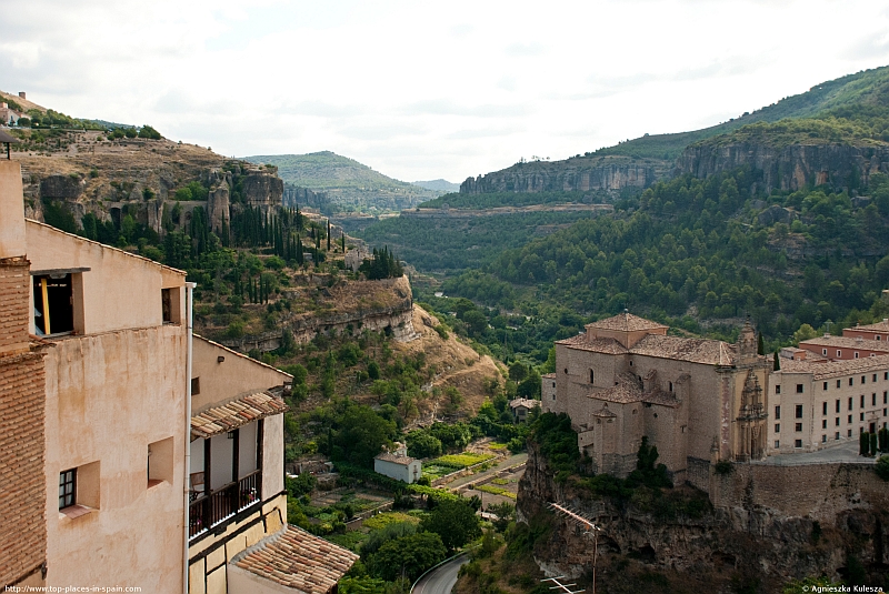 The gorge of the Huécar river in Cuenca photo